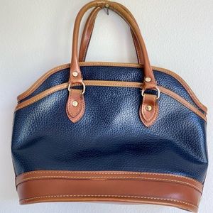 Pebble Learhed Dooney & Bourke Handbag